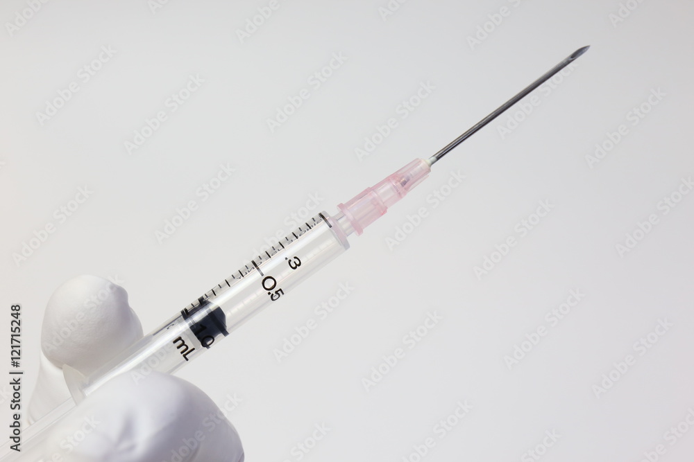 医療イメージ 注射を打つ 医療イメージ 注射を打つ