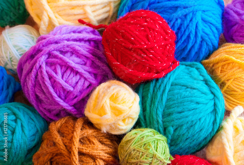 Many colorful wool clews
