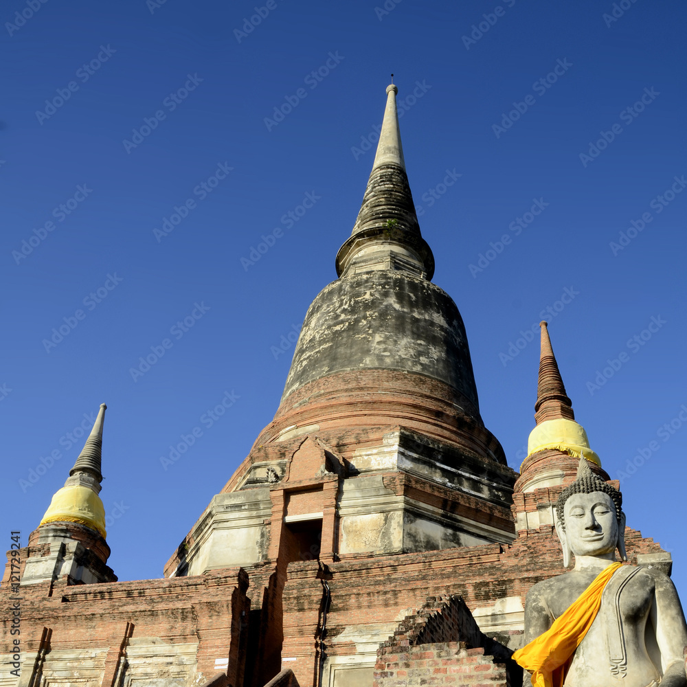 historische buddhistische Tempel und Buddha Statuen