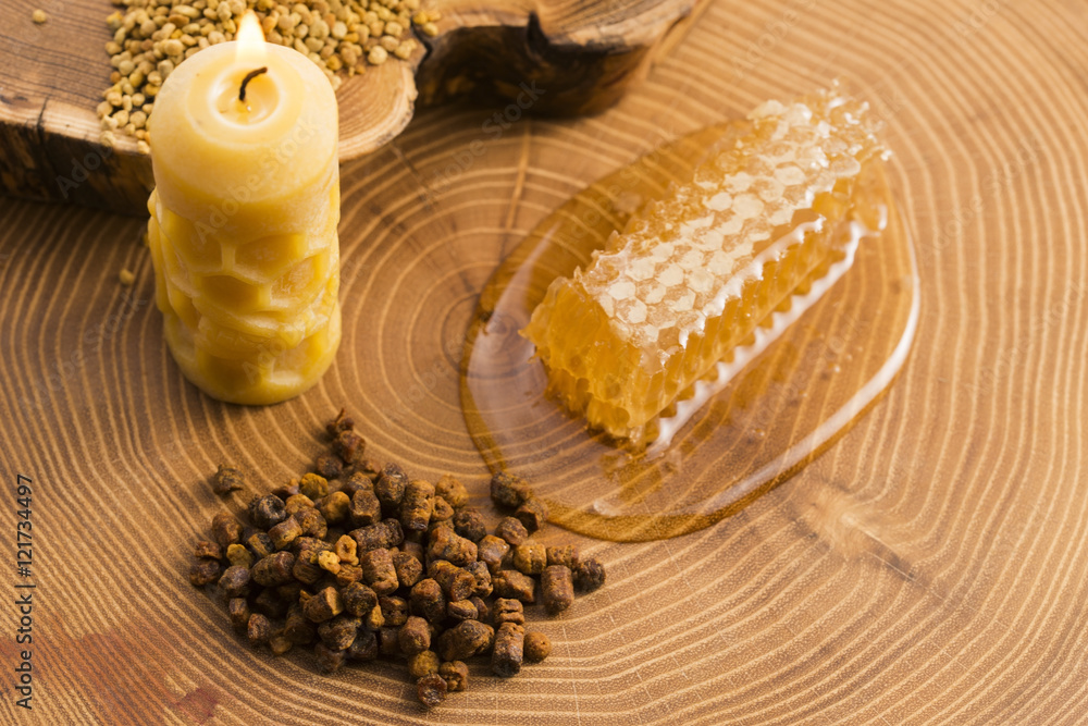 honeycomb, pollen and propolis honeycomb, pollen and propolis