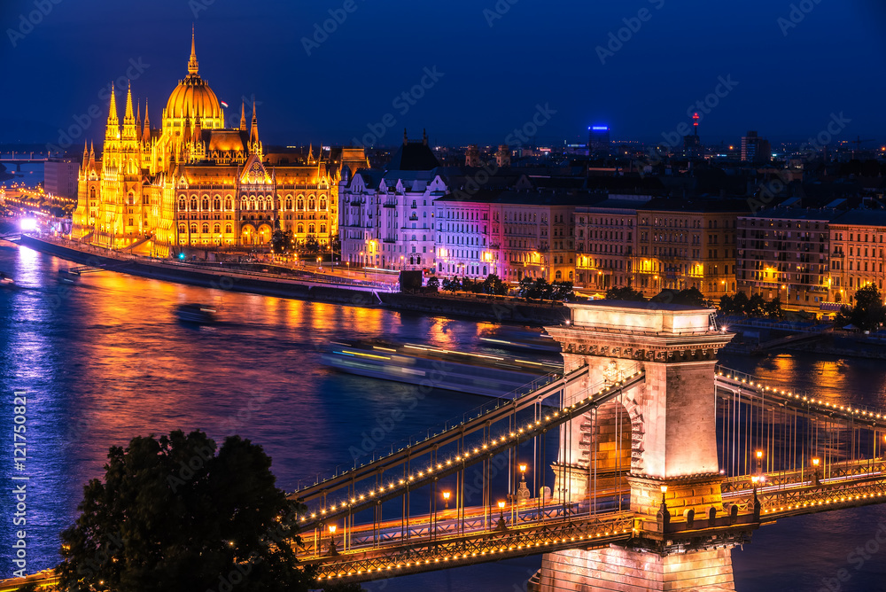 Budapest, Hungary: The Szechenyi Chain Bridge, Hungarian Parliament Building