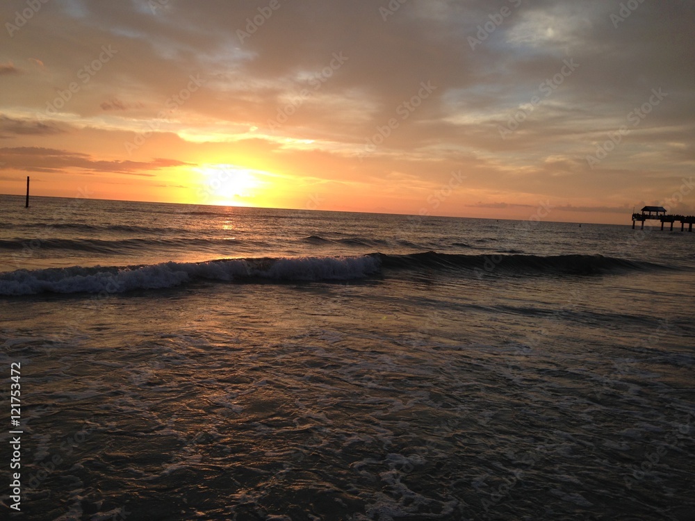 Naklejka premium Clearwater Beach Sunset Pier