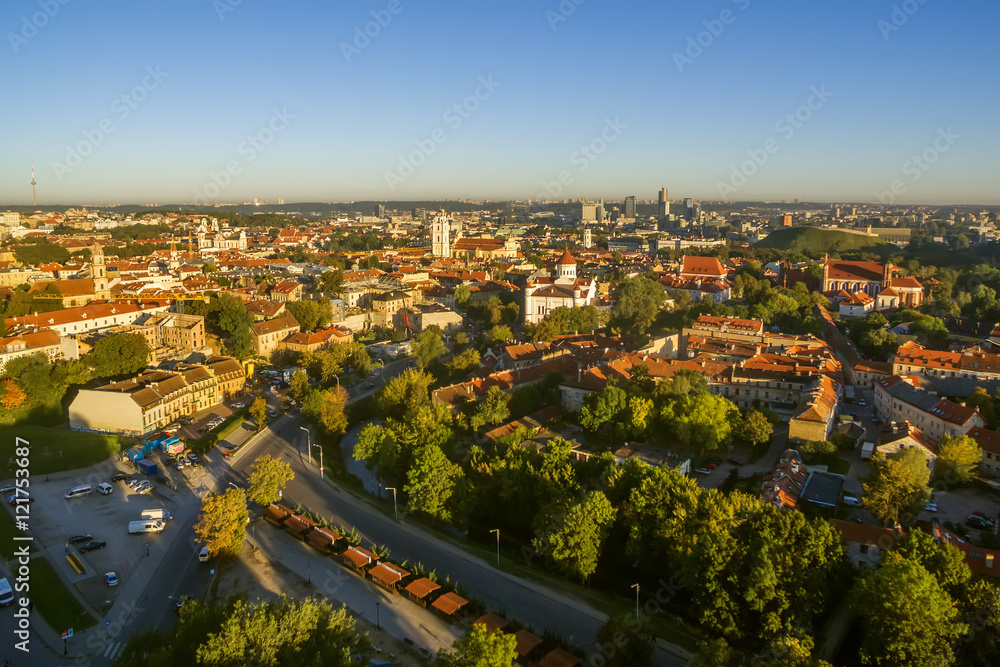 Obraz premium Vilnius, Lithuania: aerial top view of the old town