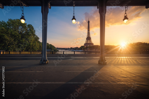 Tour Eiffel et pont Bir Hakeim