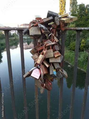 Lucchetti sul Lambro a Melegnano