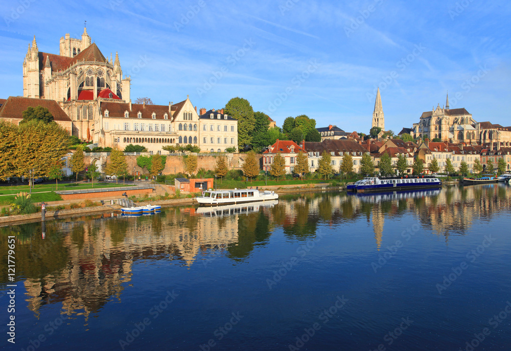 Auxerre, bords de l'Yonne, cathédrale Saint-Étienne, abbaye Saint-germain,   Bourgogne-Franche-Comté, 