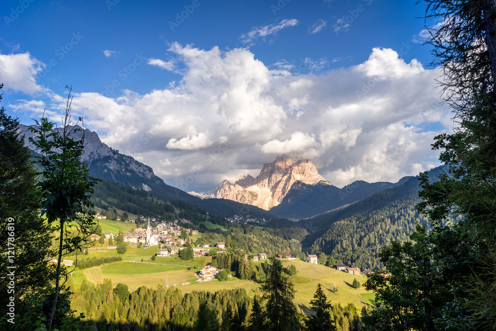 Obraz premium Typical summer scene in Italian Dolomites. Traditional mountain villages with majestic mountains in background.