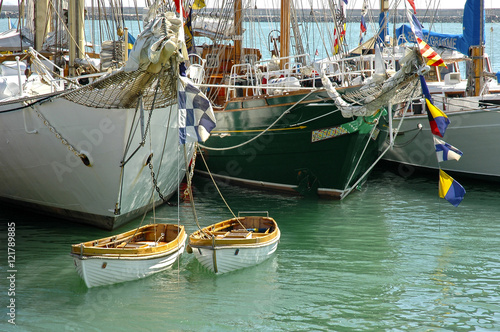 Barcos veleros. photo