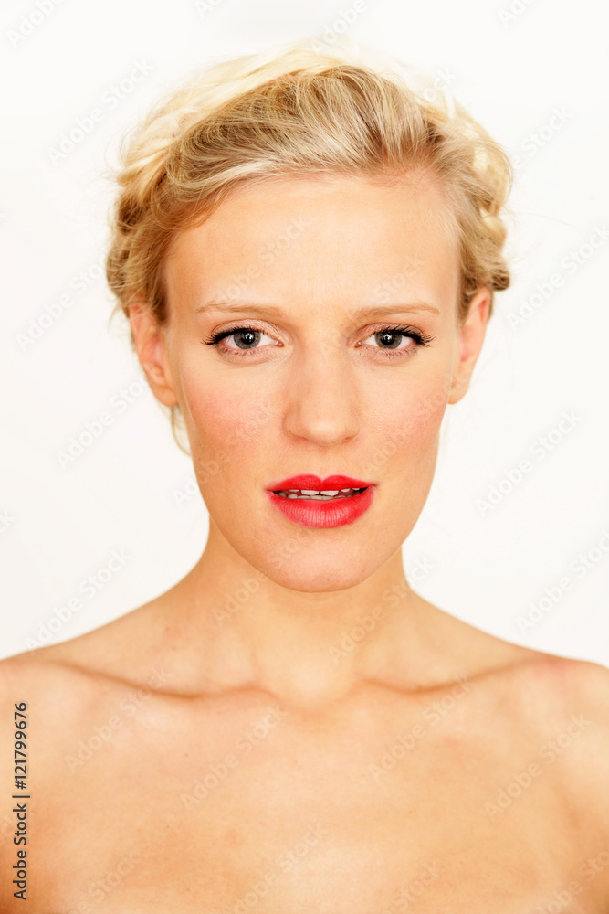 MakeUp & Haare mit roten Lippen