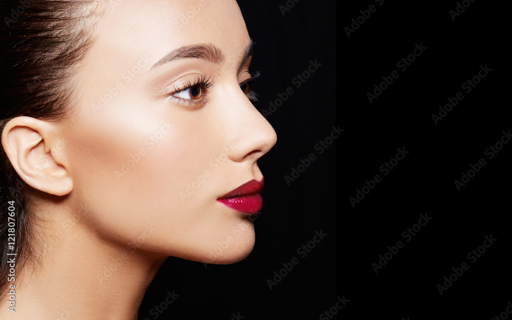 Naklejka premium Beautiful woman profile isolated on black background. Cosmetic makeup image. 