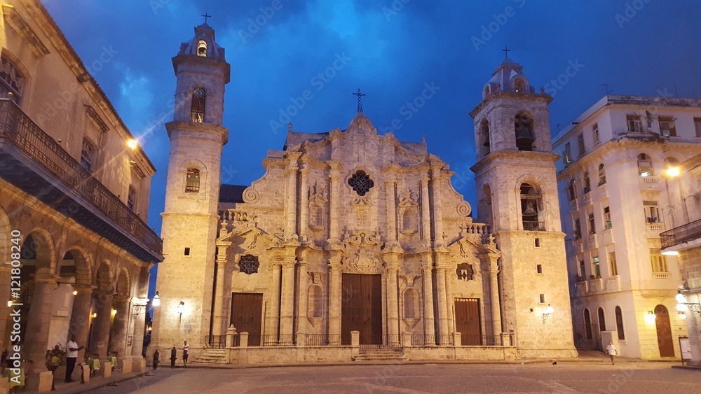Kathedrale in Havanna Kuba bei Nacht