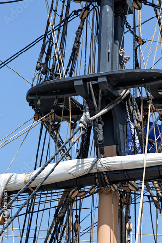 Foremast cross ties