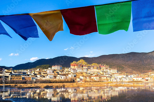 Obraz na płótnie Songzanlin Tibetan Buddhist Monastery and Lamuyangcuo Lake located at Shangri-La (Zhongdian), Yunnan, China