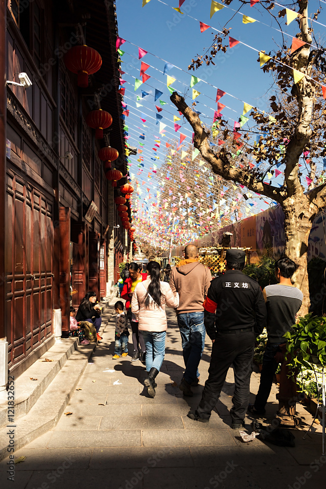 Obraz premium People in Flowers and Birds Market of Kunming is located in the center of Kunming’s downtown area, Yunnan, China.