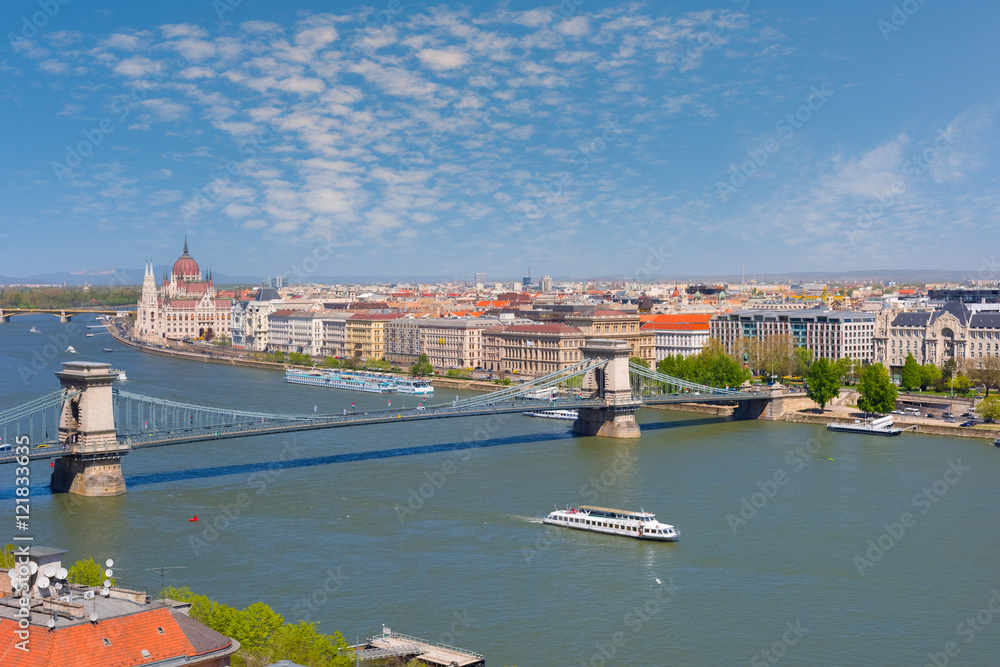 Obraz premium Budapest in a sunny spring day