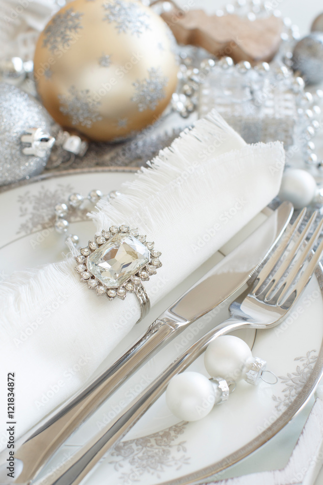 Silver and cream Christmas Table Setting Silver and cream Christmas Table Setting