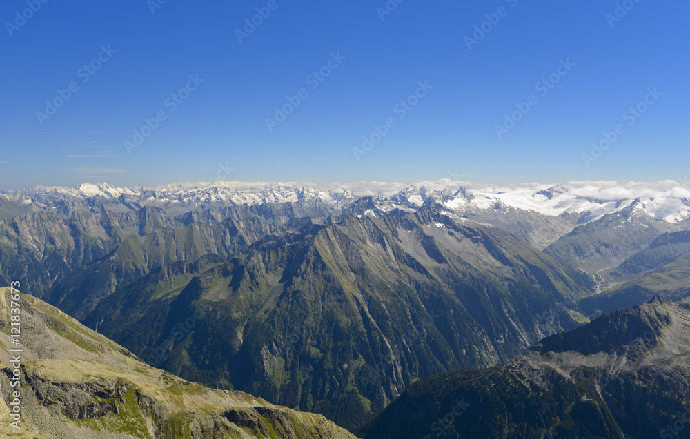 TUXERFERNER - Blick von Hintertux über die Zillertaler Alpen und die Ostalpen 