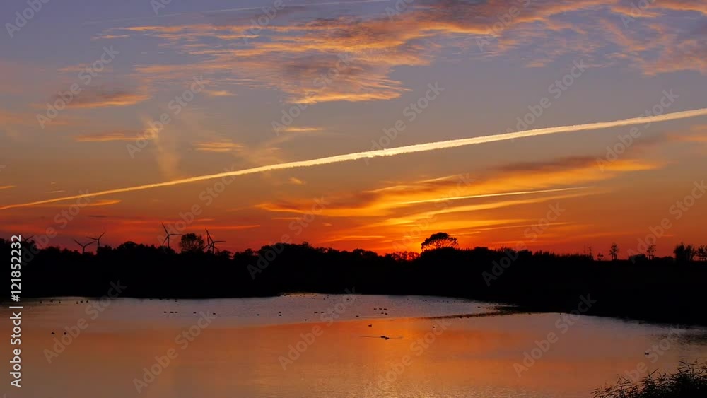 Sonnenuntergang am See mit Wasservögel Sonnenuntergang am See mit Wasservögel