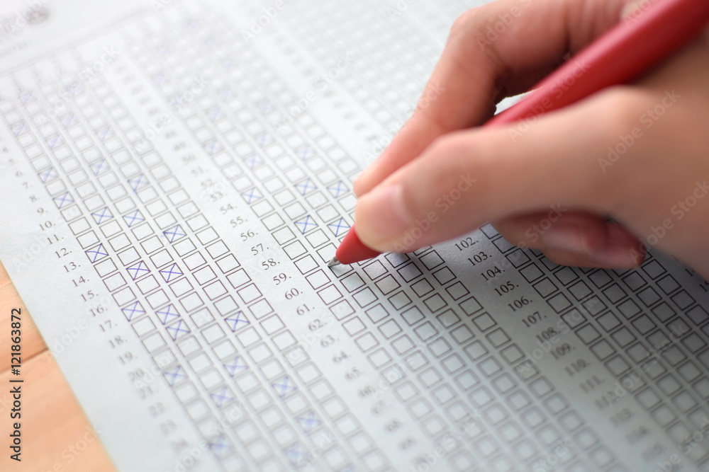 Obraz premium Standard test form selective focus on answer sheet