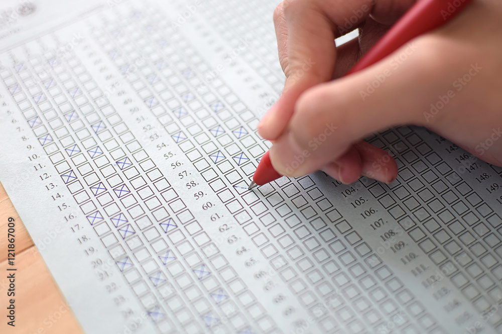 Obraz premium Standard test form selective focus on answer sheet