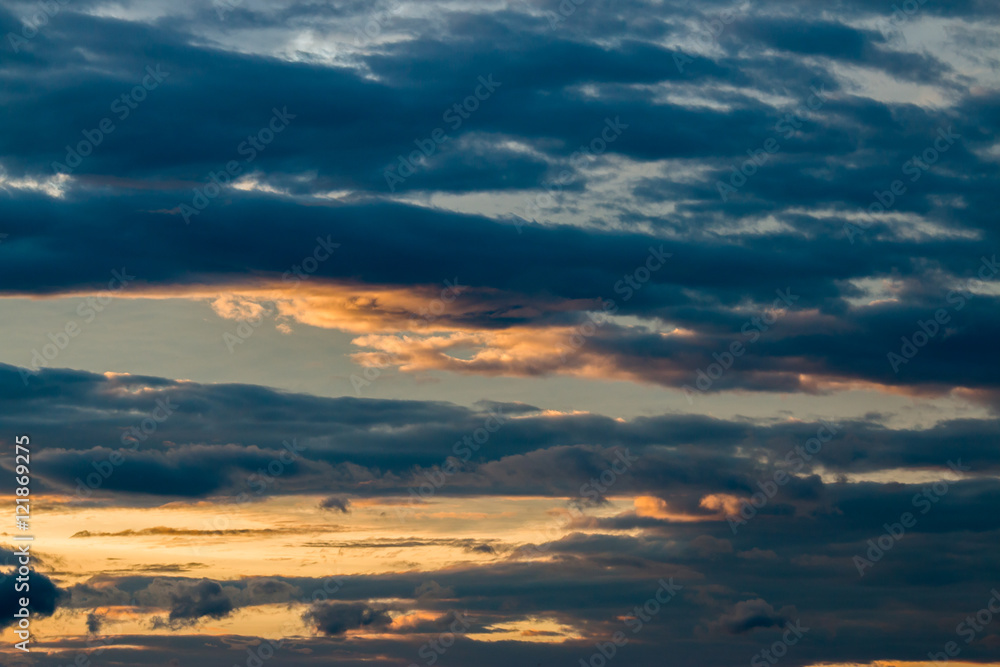 Obraz premium colorful dramatic sky with cloud at sunset