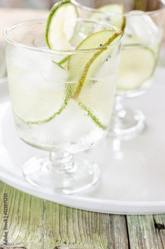 Healthy detox water drink with kiwi and lime Healthy detox water drink with kiwi and lime