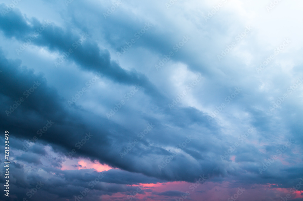 Naklejka premium colorful dramatic sky with cloud at sunset