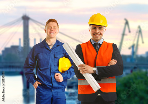 Young male construction eng...