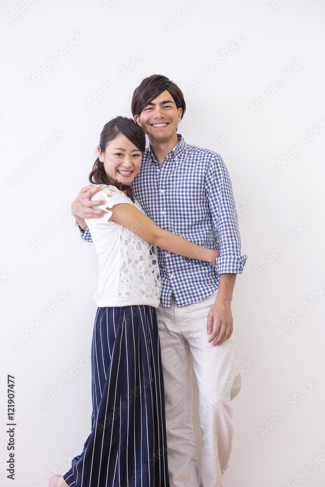 並んで立つ男女 並んで立つ男女