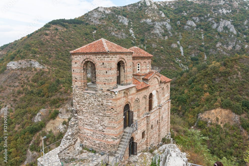 Fototapeta premium Asen's Fortress in the Rhodope Mountains, Bulgaria