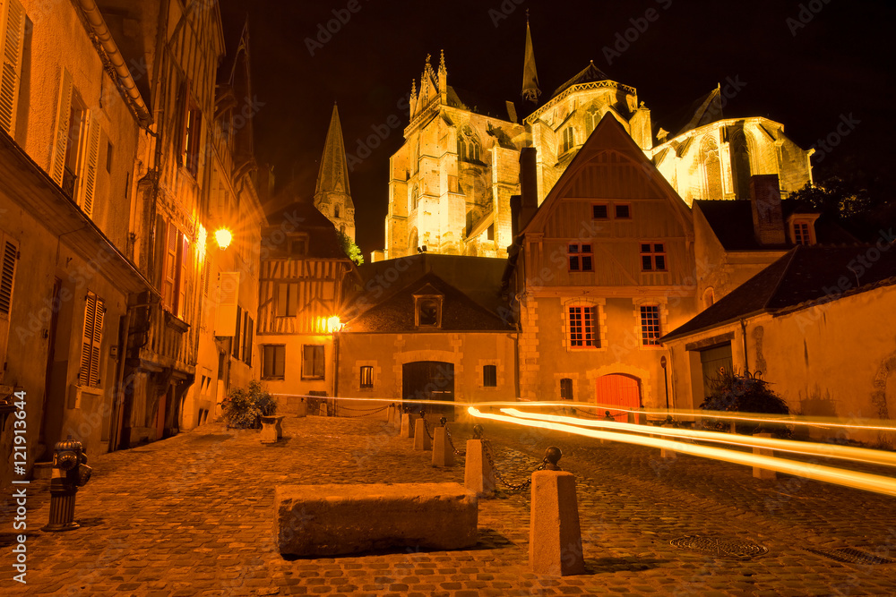 Abbaye Saint-Germain  de nuit vue de la Place du Coche d'eau, Auxerre, Bourgogne-France-Comté