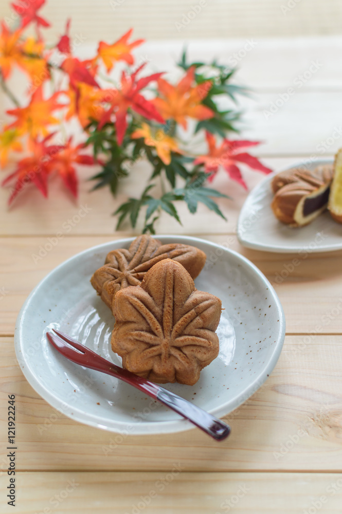 Momiji manju, Hiroshima's most popular souvenir, is a small, maple-leaf-shaped cake filled with mashed sweet bean paste. Momiji manju, Hiroshima's most popular souvenir, is a small, maple-leaf-shaped cake filled with mashed sweet bean paste.