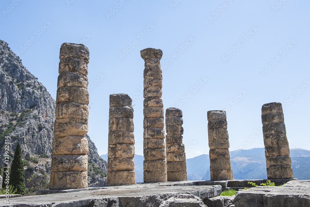 Säulen des Apollo-Tempels in der Orakelstätte Delphi, Griechenland