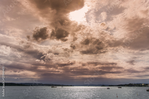 Canvas Print Cloudy sky over the bay at dusk