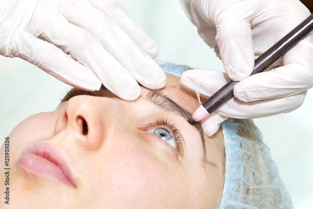 Mikrobleyding eyebrows workflow in a beauty salon Mikrobleyding eyebrows workflow in a beauty salon