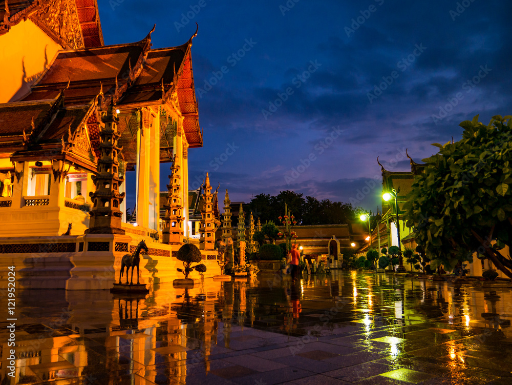 Fototapeta premium Scenic Temple at Sunset, Wat Suthat, Bangkok, Thailand
