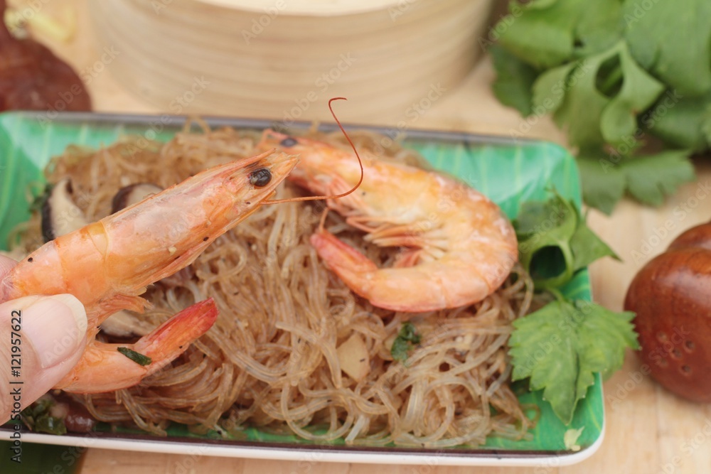 Baked shrimp with vermicelli and celery leaves. Baked shrimp with vermicelli and celery leaves.
