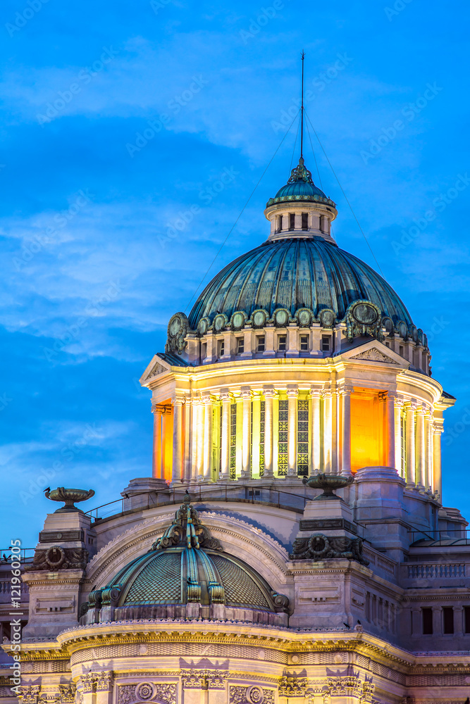 Fototapeta premium close up dome of Ananta Samakom Throne Hall, the Italian Renaiss