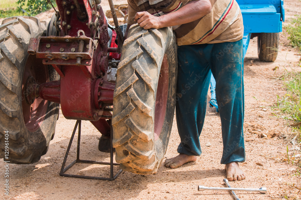 agriculturist change wheel of pushcart