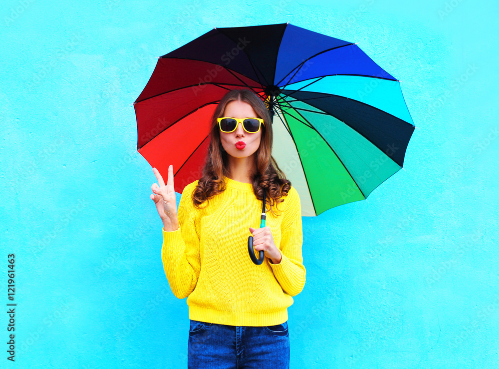 Fototapeta premium Fashion pretty cool woman holding colorful umbrella in autumn da