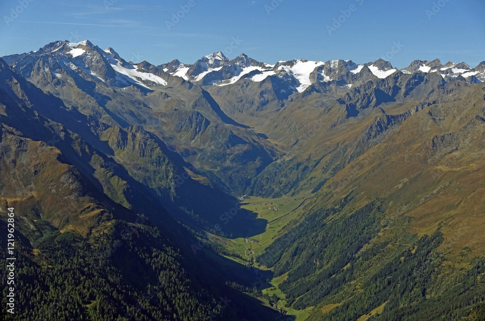 Blick vom Hohen Burgstall ins Oberbergtal, Stubaier Alpen