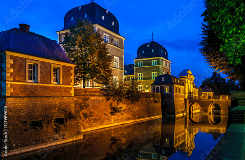 Wasserschloss Ahaus mit Burggraben photo