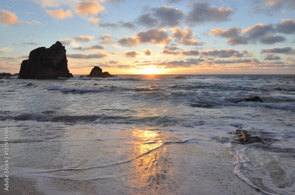 Atlantikküste in Portugal - vor goldenem Sonnenuntergang