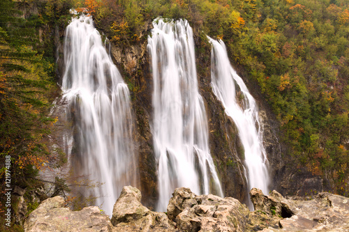 Fototapeta Naklejka Na Ścianę i Meble -  Autum colors and waterfalls of Plitvice National Park