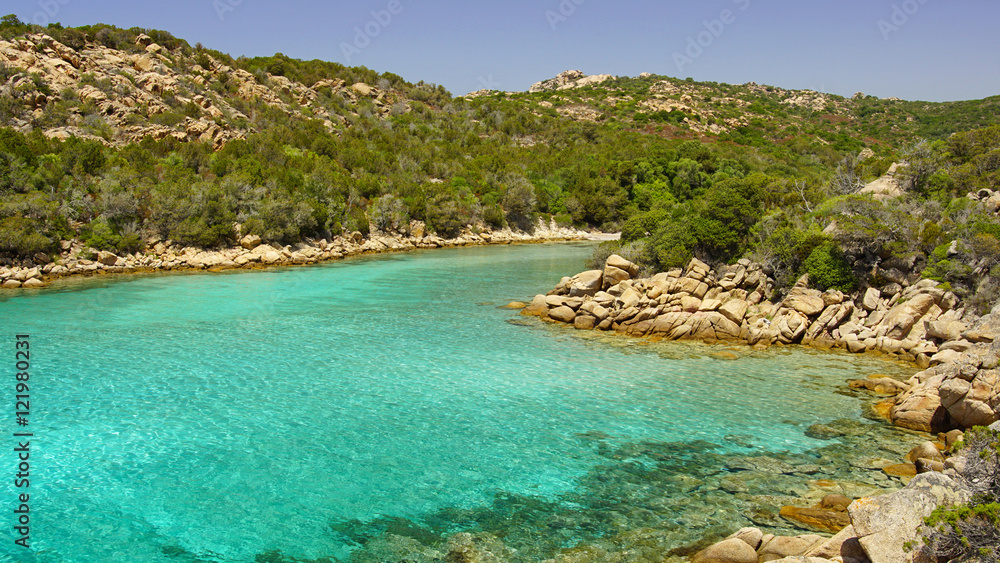 Crique et petite plage sauvage Corse. 