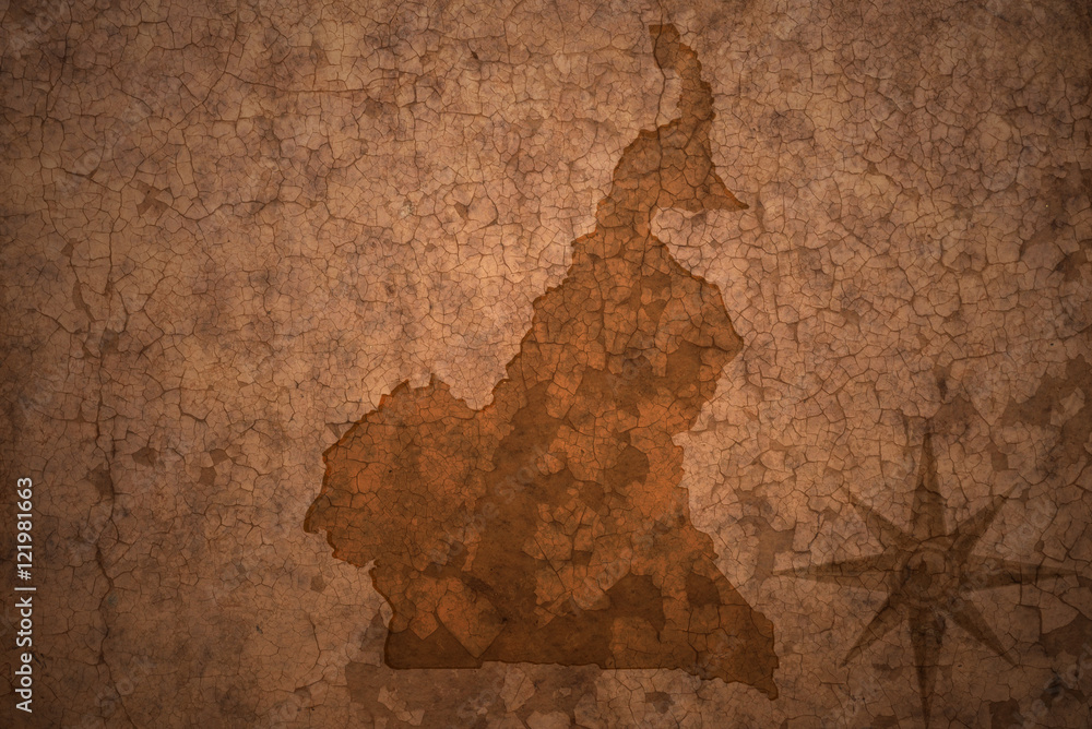 Fototapeta premium cameroon map on a old vintage crack paper background