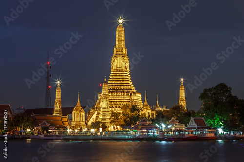 Wat Arun in bangkok landmark of thailand © nayladen