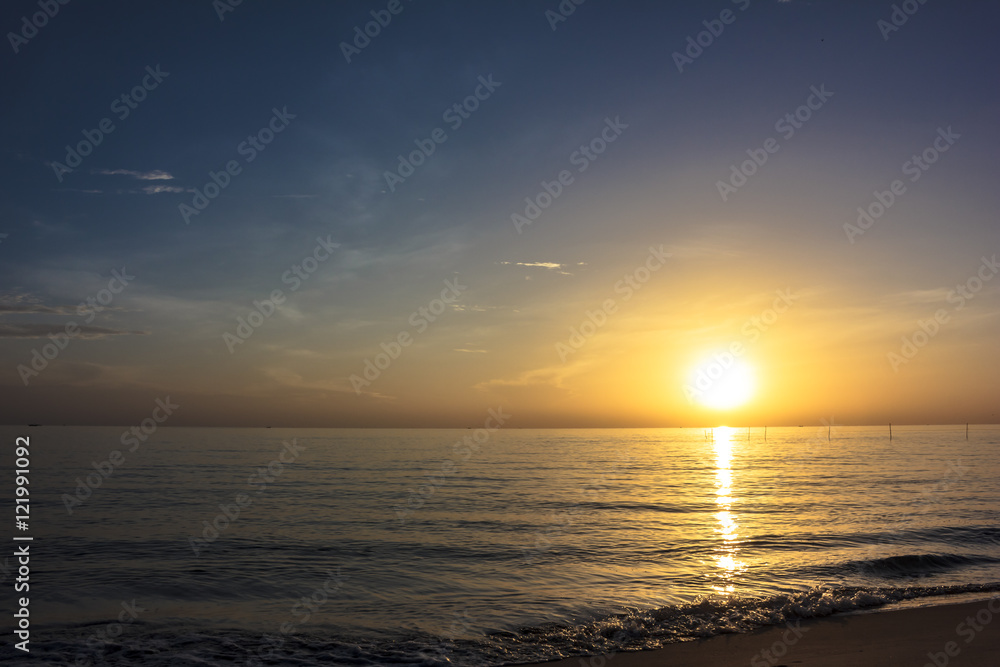Fototapeta premium Beautiful sunrise from the sea