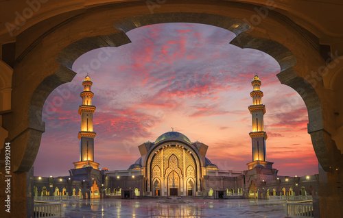 Fototapeta In framming the mosque with beautiful sunset light