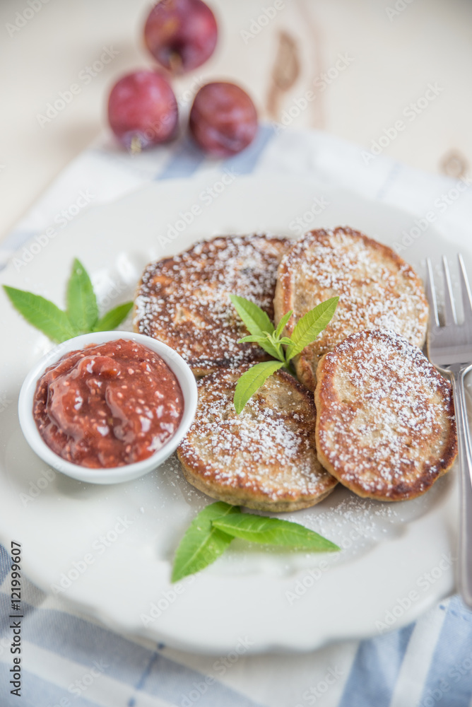 Pancakes mit Pflaumenmus Pancakes mit Pflaumenmus